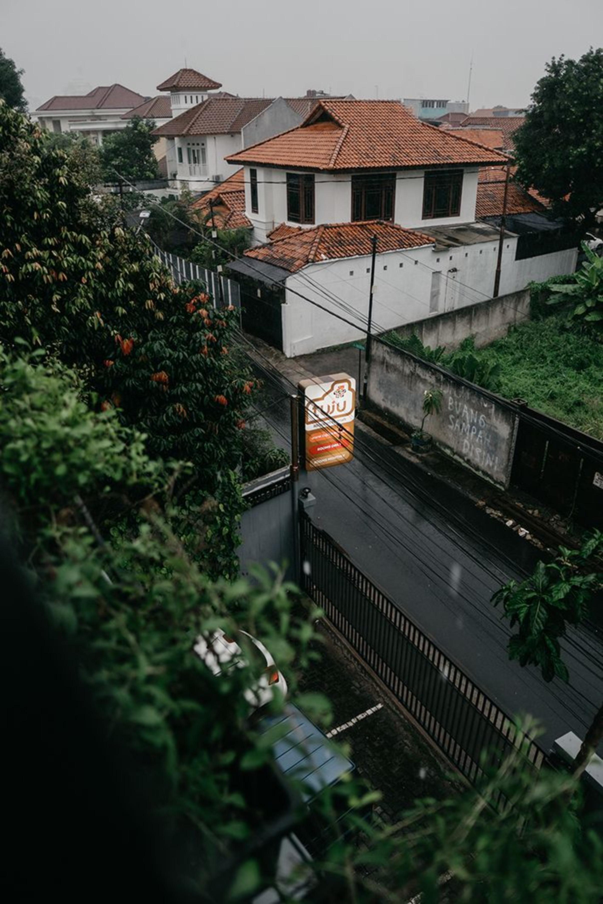 Tuju Abuserin Syariah Jakarta Luaran gambar